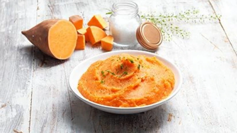 Míchaná batátová kaše s kořenovou zeleninou a solí