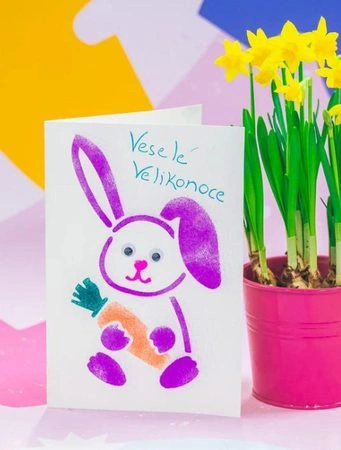 Velikonoční karta s králíkem z dětského tvoření.