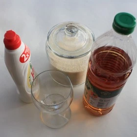 Ingredience pro domácí výrobu octomilky.