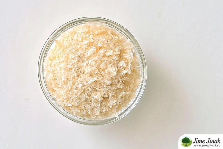 Agar flakes in jar